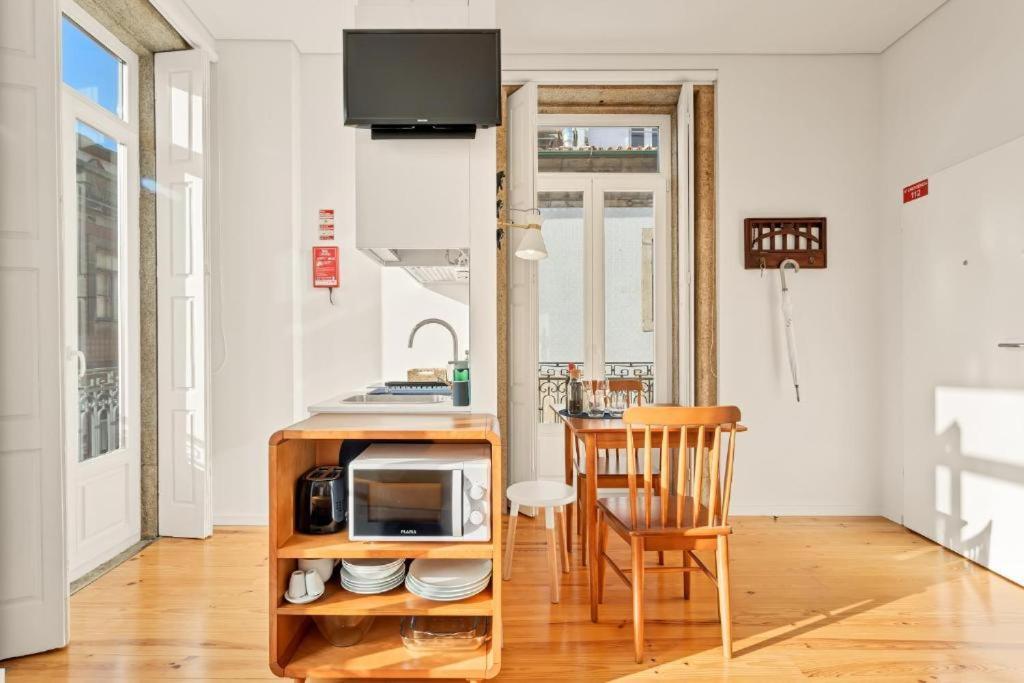 Host Wise - Lovely Shinny Flats With Balcony - Clerigos ปอร์โต ภายนอก รูปภาพ