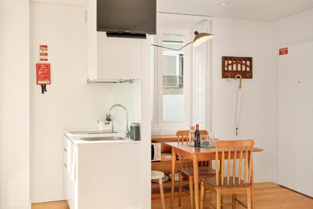 Host Wise - Lovely Shinny Flats With Balcony - Clerigos ปอร์โต ภายนอก รูปภาพ