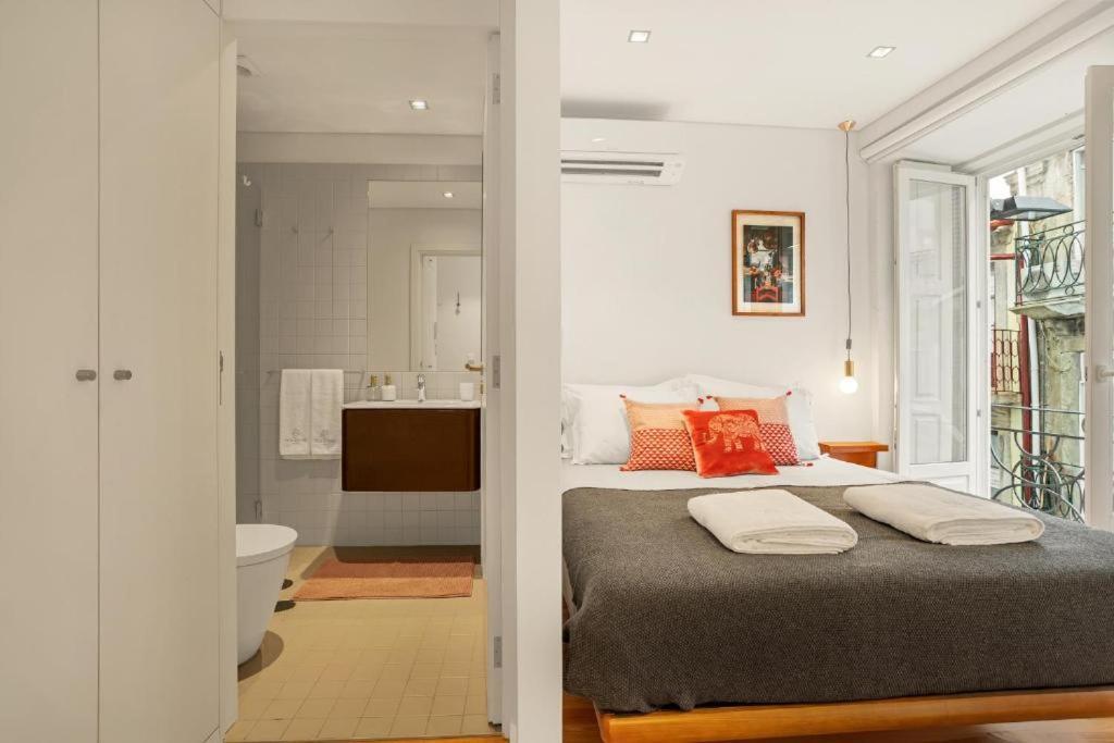 Host Wise - Lovely Shinny Flats With Balcony - Clerigos ปอร์โต ภายนอก รูปภาพ