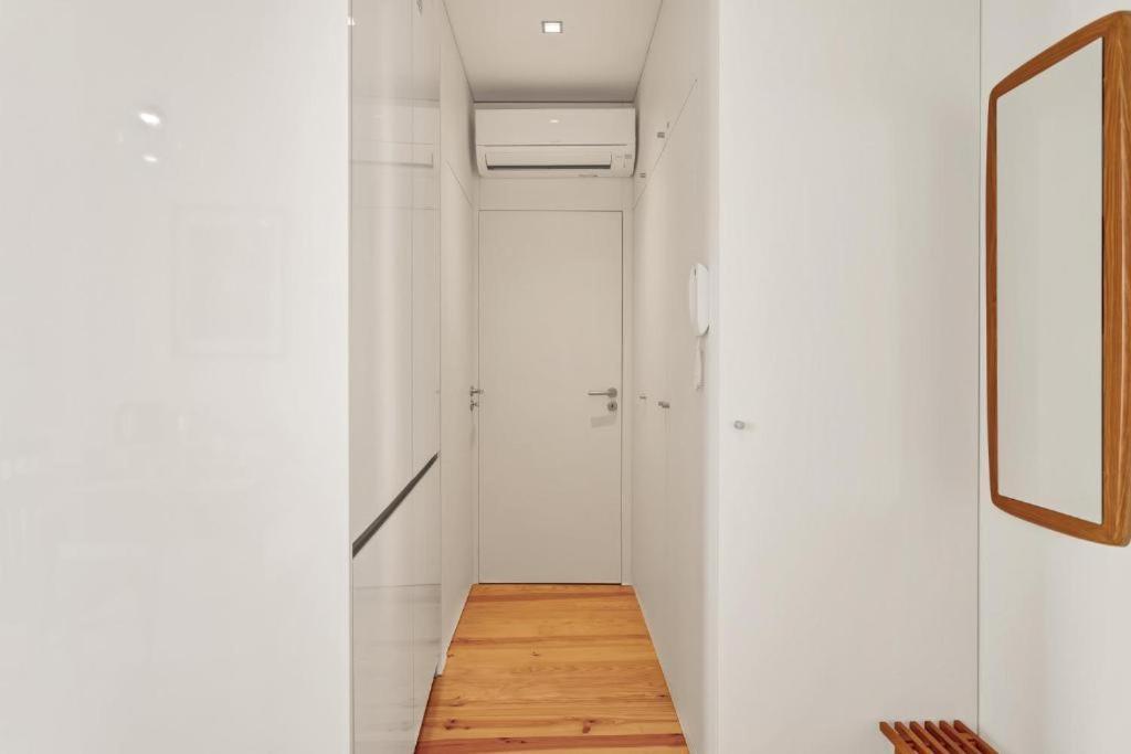 Host Wise - Lovely Shinny Flats With Balcony - Clerigos ปอร์โต ห้อง รูปภาพ